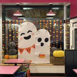 The Dutch Udder Craft Ice Cream - Cute seasonal decorations