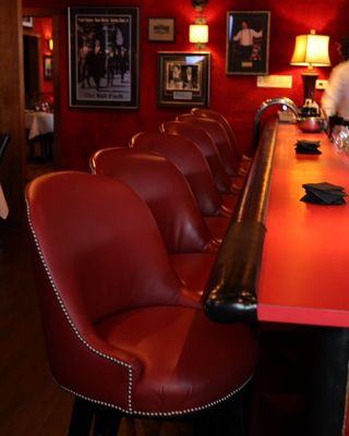 THE WONDER BAR STEAKHOUSE by null