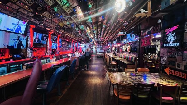 Barney’s Beanery by null