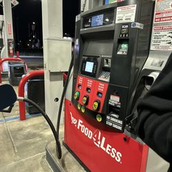 Food 4 Less Gas - Still high prices in LA