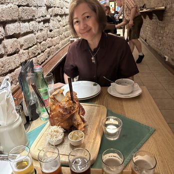 Salm Bräu - Pork knuckles - Breweries Near Me - Vienna, 9 Salm Bräu - Pork knuckles - Breweries Near Me - Vienna, 9