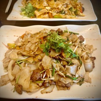 Pho Que Huong - Basil beef and chicken with wide noodle stir fry - Vietnamese Near Me - Lewisville, Texas Pho Que Huong - Basil beef and chicken with wide noodle stir fry - Vietnamese Near Me - Lewisville, Texas