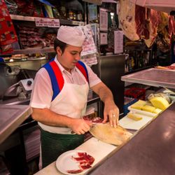 Native Spanish Tapas - Cutting some jamón Serrano
