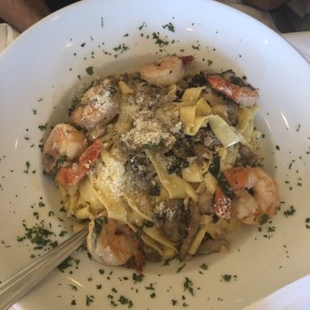 Luna Rossa - Alfredo with mushrooms and shrimp - Italian Near Me - Tustin, California Luna Rossa - Alfredo with mushrooms and shrimp - Italian Near Me - Tustin, California
