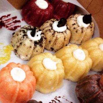 Bundts On Melrose - Mini bundt cakes - Desserts Near Me - Long Beach, California