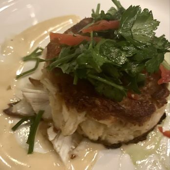 Smith & Wollensky - Boston - Crab cake appetizer - Steakhouses Near Me - Boston, Massachusetts
