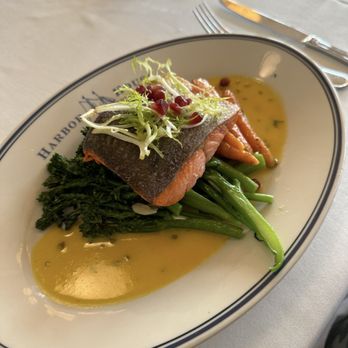 Harbor House - Salmon - Seafood Near Me - Milwaukee, Wisconsin