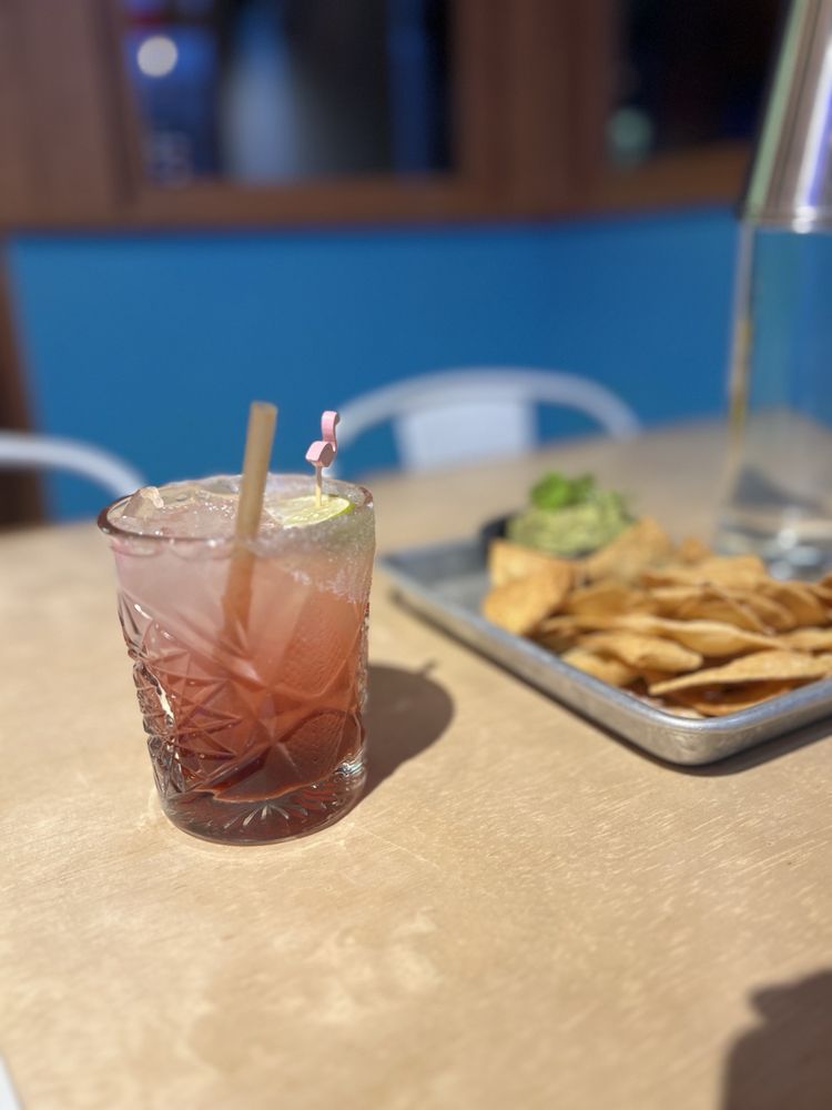 Hombre y Lobo | Tacos + Tequila