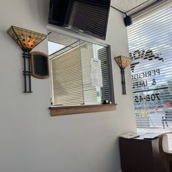 Aiossa Timothy D DDS - Reception counter.