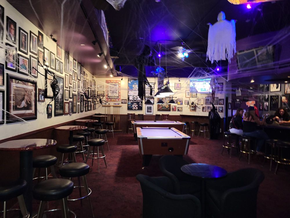 Pal Joey's Cocktail Lounge — College Area