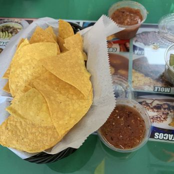 El Maguey Taquero Mucho - Fresh salsa and hot and crispy chips! - Mexican Near Me - Miami, Florida El Maguey Taquero Mucho - Fresh salsa and hot and crispy chips! - Mexican Near Me - Miami, Florida