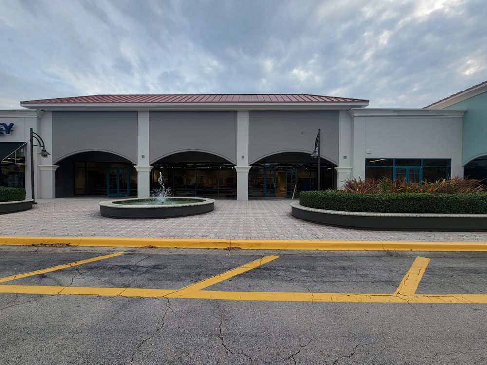 THE SLOT CAR RACEWAY Updated August 2024 1732 94th Dr, Vero Beach