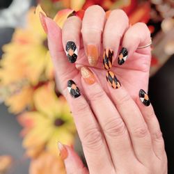 Deluxe Nails & Spa