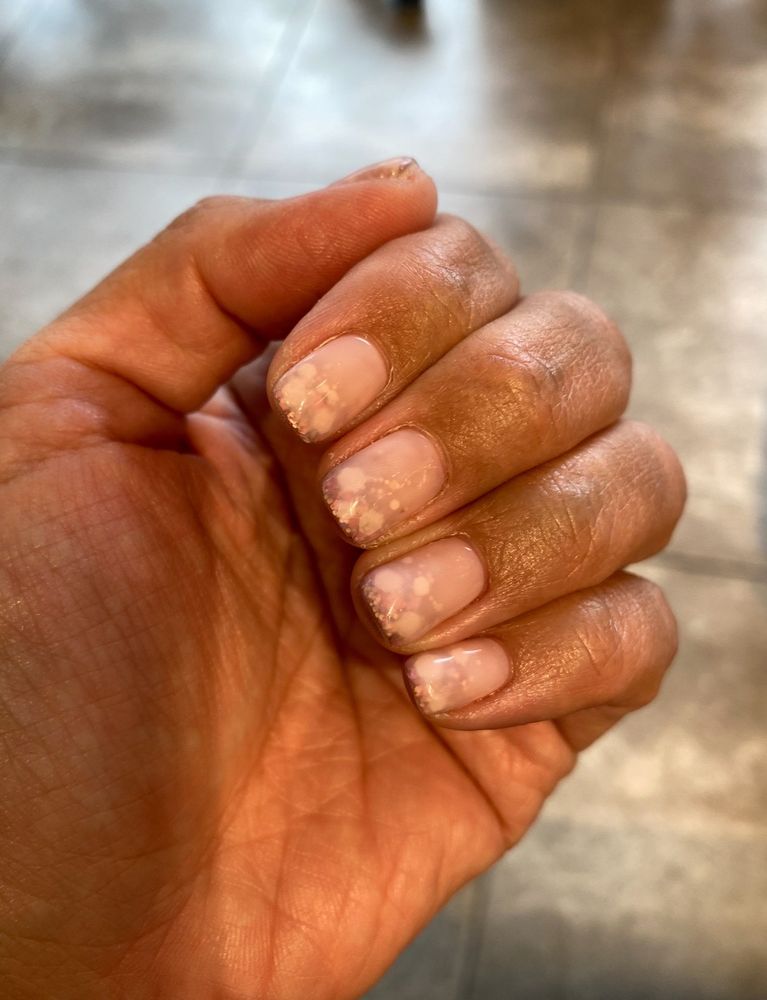 Julie’s artistry Logo