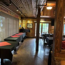 Moretti's Ristorante and Pizzeria - Inside