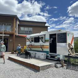 Vanzuts - View from the parking lot of the food truck