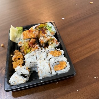 Shiso Sushi & Oyster Bar - The mush on the left is the "spicy crunchy tuna roll". The whole thing was disgusting. - Sushi Bars Near Me - Edgewater, Colorado Shiso Sushi & Oyster Bar - The mush on the left is the "spicy crunchy tuna roll". The whole thing was disgusting. - Sushi Bars Near Me - Edgewater, Colorado