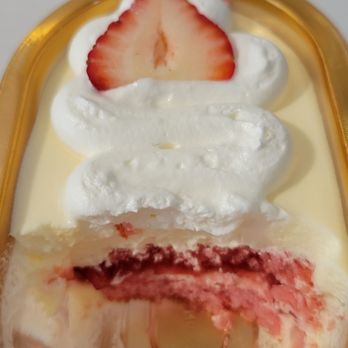 Tous Les Jours - Strawberry Tiramisu (individual size) - Desserts Near Me - Brea, California