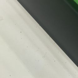 Play Ec - The desk that you eat on never been wiped
