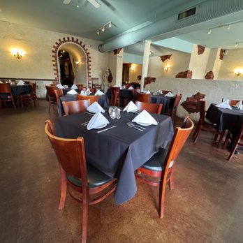 Napoli Villa Italian Restaurant - the dining room - Italian Near Me - Beech Grove, Indiana Napoli Villa Italian Restaurant - the dining room - Italian Near Me - Beech Grove, Indiana