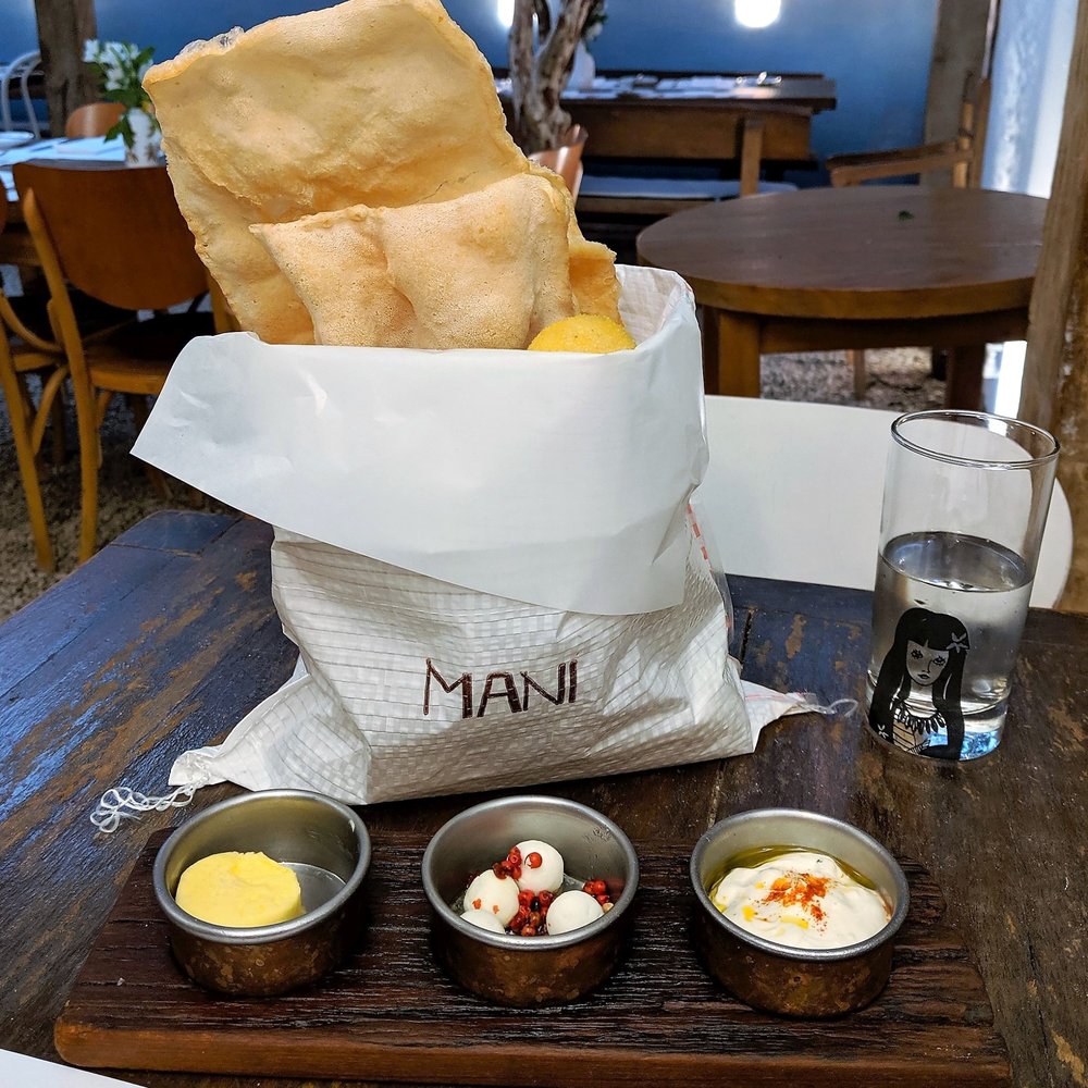 Maní - Maní 09/01/19: Basket of Breads – Corn Baguette, Tapioca Starch Chips, Cheese Curd + Smoked Paprika, Goat Cheese + Pink Peppercorns, Butter - Brazilian Near Me - São Paulo, SP