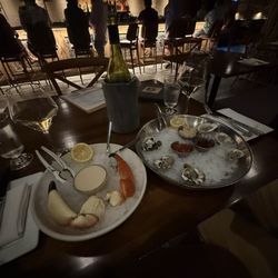 Sunset Lounge - Raw bar