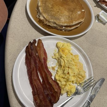 Chris' Pancake & Dining - Breakfast & Brunch Near Me - St. Louis, Missouri