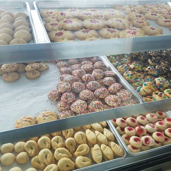 Estrella Bakery - Bakeries Near Me - Schaumburg, Illinois