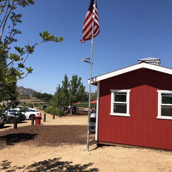 Kenny's Strawberry Farm - Picnic tables for you lunch - Fruits & Veggies Near Me - Fallbrook, California