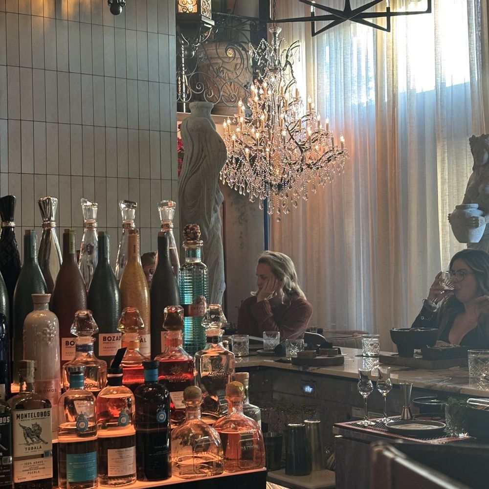 Piedra - Gorgeous decor - Beer Bar Near Me - Indianapolis, Indiana Piedra - Gorgeous decor - Beer Bar Near Me - Indianapolis, Indiana