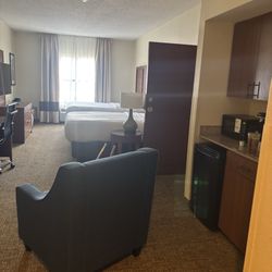 Comfort Suites Southaven I-55 - One bedroom suite with a king and also 2 queens in the main area. Room 307 which connects to 305.