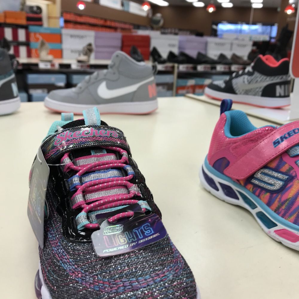 Famous Footwear - Shoe Stores Near Me - West Jordan, Utah