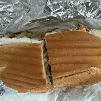 El Mofonguito - Sandwich de Lechon - Puerto Rican Near Me - Chicago, Illinois