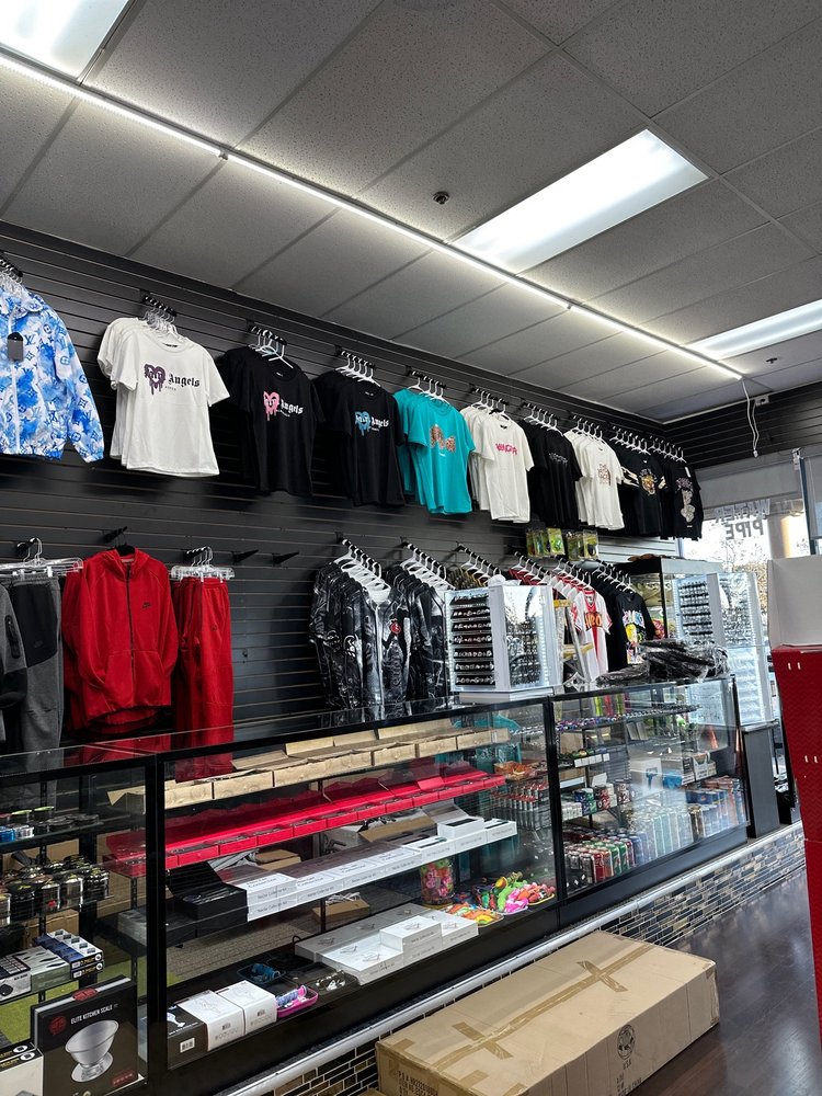 LUX SMOKE AND GIFT SHOP Updated September 2024 3024 Castro Valley