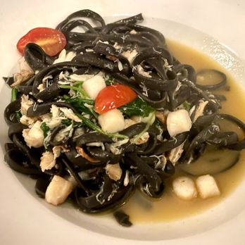 Amarone Kitchen and Bar - Linguine Al Nero Di Seppia - beyond all expectations for a seafood pasta - Italian Near Me - Los Angeles, California Amarone Kitchen and Bar - Linguine Al Nero Di Seppia - beyond all expectations for a seafood pasta - Italian Near Me - Los Angeles, California