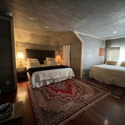 Oak Hall BnB - 3rd floor room... so spacious!