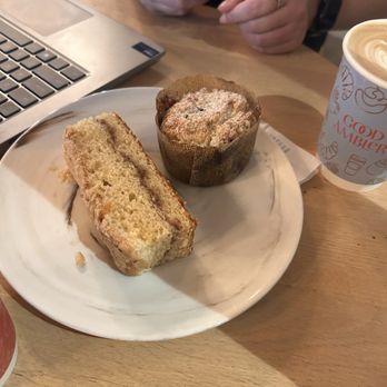 Good Ambler - Coffee cake and blueberry muffin - Cafes Near Me - Chicago, Illinois