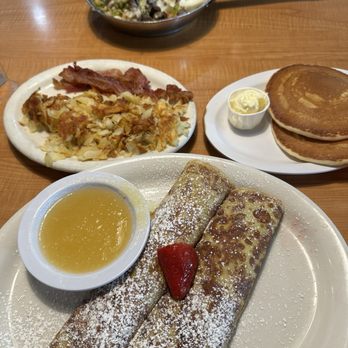 Stacks On Route 66 - STRAW CREPES TEXAS SKILLET - American Near Me - Glendora, California Stacks On Route 66 - STRAW CREPES TEXAS SKILLET - American Near Me - Glendora, California