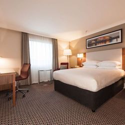 DoubleTree by Hilton Glasgow Strathclyde - Guest room