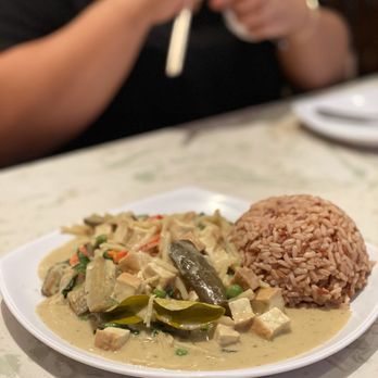 Bangkok Chef - Thai green curry with brown rice - Thai Near Me - Honolulu, Hawaii Bangkok Chef - Thai green curry with brown rice - Thai Near Me - Honolulu, Hawaii