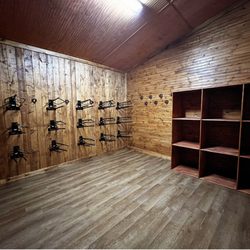 4 Hearts Ranch - Arena Barn - Dream tack room
