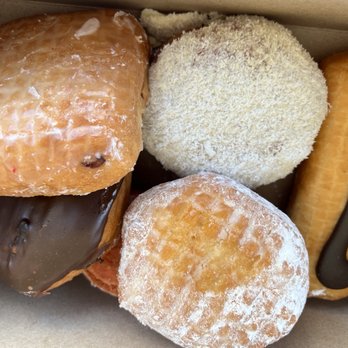Homestead Donuts & Wholesale - They all fit inside... snugly - Donuts Near Me - Thorold, Ontario Homestead Donuts & Wholesale - They all fit inside... snugly - Donuts Near Me - Thorold, Ontario