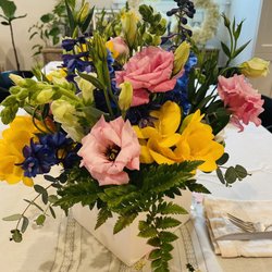 Floral arrangement for bday party