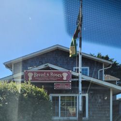 Bread & Roses Bakery - Saw the signage from Hwy 101 South, detoured and closed on Wed. Exterior shot (8/28/24).