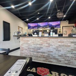 Villa Rosa Pizza - Counter space