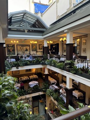 Le Café du Commerce by null