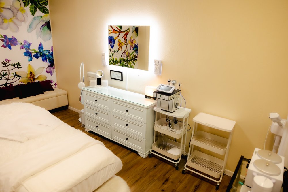 Muse Beauty Studio Logo