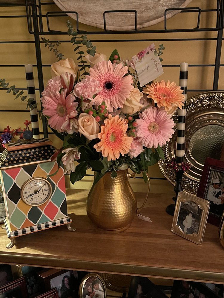 A ROSE’S PETALS Updated September 2024 10 Photos 472 Broadway