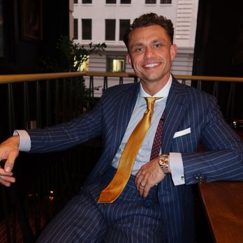 Daniel George Custom Suits - Men's Clothing Near Me - Chicago, Illinois