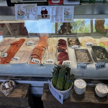 Taylor Lobster Company - Fresh selection of seafood - Seafood Markets Near Me - Kittery, Maine Taylor Lobster Company - Fresh selection of seafood - Seafood Markets Near Me - Kittery, Maine